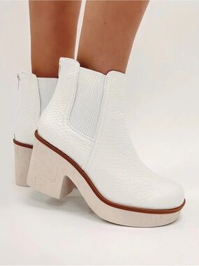 Pierre Dumas White Textured Chelsea Platform Ankle Boots